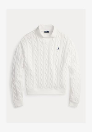 Suéter blanco de punto trenzado con mangas largas, cuello doblado y logo de Polo Ralph Lauren en azul marino bordado en el pecho.