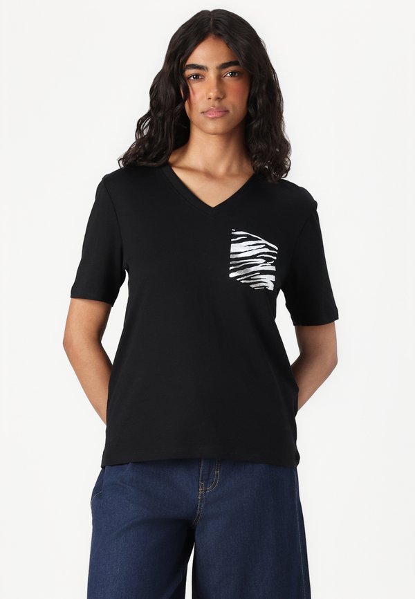 ONLZEBA V NECK - Print T-shirt2