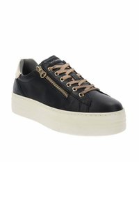 Sneaker in pelle nera con lacci beige, zip laterale dorata e suola spessa bianca.