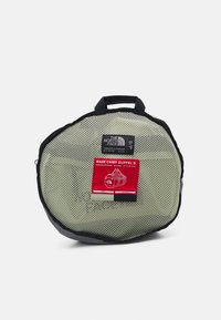 The North Face BASE CAMP DUFFEL UNISEX - Saco de viagem - tea green/black