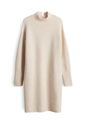 Abito in maglia color crema con un tessuto testurizzato, colletto alto con taglio e maniche lunghe, progettato per una vestibilità rilassata.