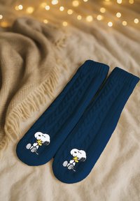 Calzini blu navy con un design a costa testurizzato, con Snoopy e Woodstock ricamati nella zona della caviglia.