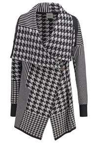 Černobílé kardiganový svetr s různými vzory, včetně houndstooth a pruhů, s velkým límcem a předním zavazováním.