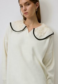 Touché Privé Jumper - ecru