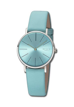Montre ronde avec boîtier en argent, cadran bleu clair et marqueurs en bâton. Comprend un bracelet en cuir bleu clair et une aiguille des heures dorée.