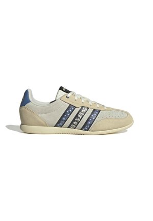adidas Sportswear, BARREDA LO SHOES - Sneaker low - ivory   core black   warm vanilla