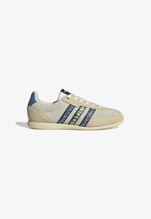 adidas Sportswear, BARREDA LO SHOES - Sneaker low - ivory core black warm vanilla