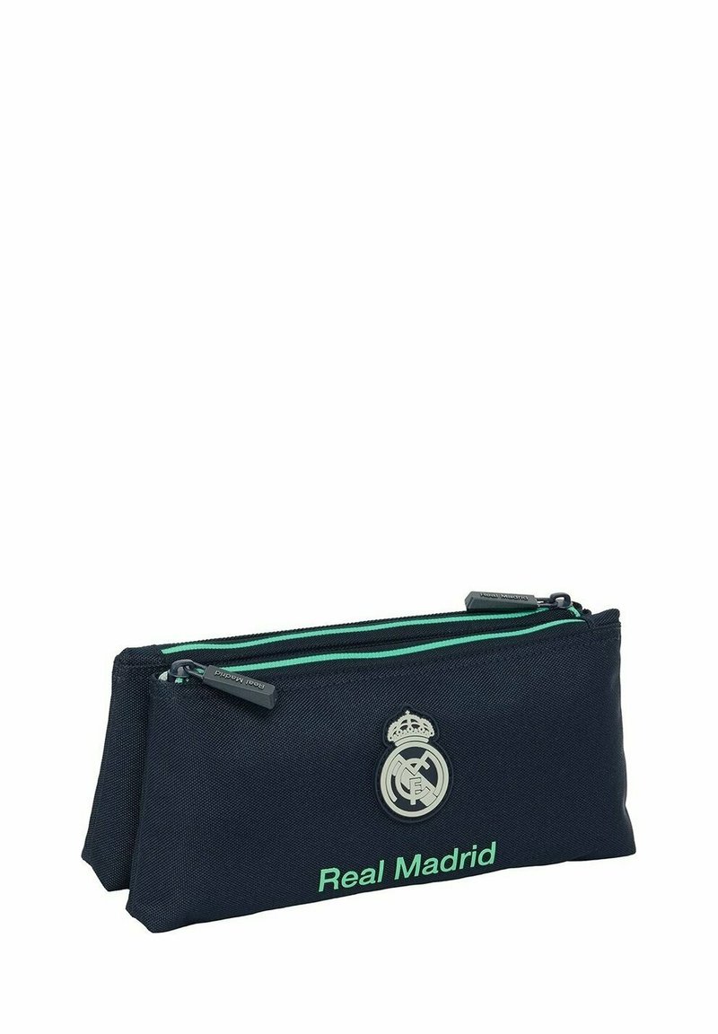 Granatowy futerał na przybory z podwójnymi zielonymi zamkami, z logo Real Madrid oraz nazwą wydrukowanymi na zielono. Wytrzymały materiał o gładkiej fakturze.