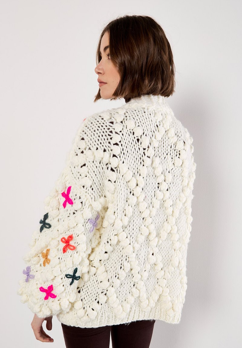 Damenmode Blumen Cardigan Lang 3D-Gänseblümchen-Strickjacke Apricot Clothing