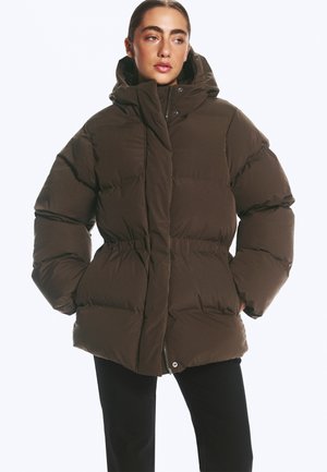 Weekday, WAISTED PUFFER JACKET - Зимно яке - brown dark