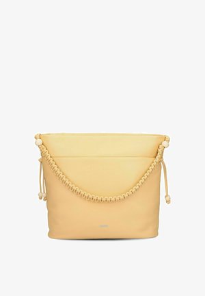Sac seau jaune doux avec poignée tressée et accents de perles sur les côtés à cordon, avec petit logo argenté près de la base.