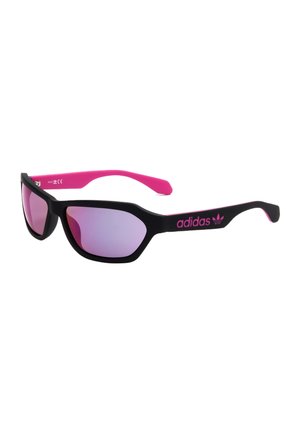 Occhiali da sole neri con lenti specchiate rosa e aste rosa, con il logo Adidas sulla stanghetta laterale.