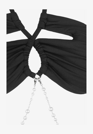 Czarny stanik z materiału z marszczonym wzorem i krzyżującymi się ramiączkami z tyłu. Udekorowany srebrnym łańcuszkiem i okrągłymi koralikami na środku.
