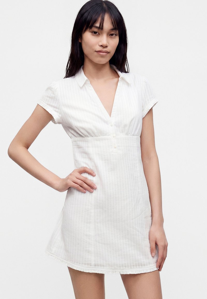 hollister white dress shirt long sleeve poplin in neckline with button placket Hollister dress shirt, large, white