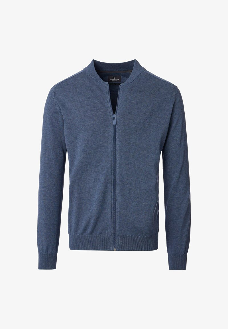 Granatowy sweter rozpinany na zamek z teksturowanym splotem, ściągaczami na mankietach i dolnym brzegu oraz stójką. Na piersi znajduje się małe logo.