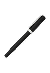 Stylo plume noir avec clip, bande et garniture argentés sur fond blanc, incliné en diagonale avec le capuchon en place.