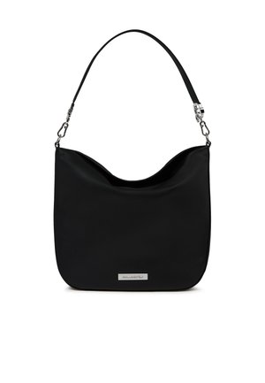 Borsa a spalla nera con bordo superiore curvo, tracolla regolabile con fibbie in metallo e piccola etichetta rettangolare in metallo del marchio al centro in basso.