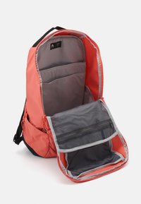Burton KILO 2.0 - Rygsække - peach echo