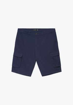 Shorts cargo bleu marine avec passants pour ceinture, fermeture à boutons à l'avant, poches latérales et poches à rabat sur chaque cuisse.