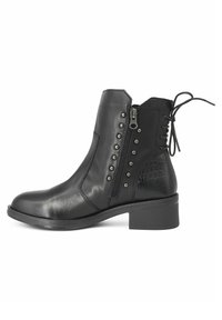 Stivaletti neri alla caviglia realizzati in pelle liscia. Presentano una zip laterale, borchie decorative e un motivo testurizzato a coccodrillo sul tacco. Design con tacco a blocco.