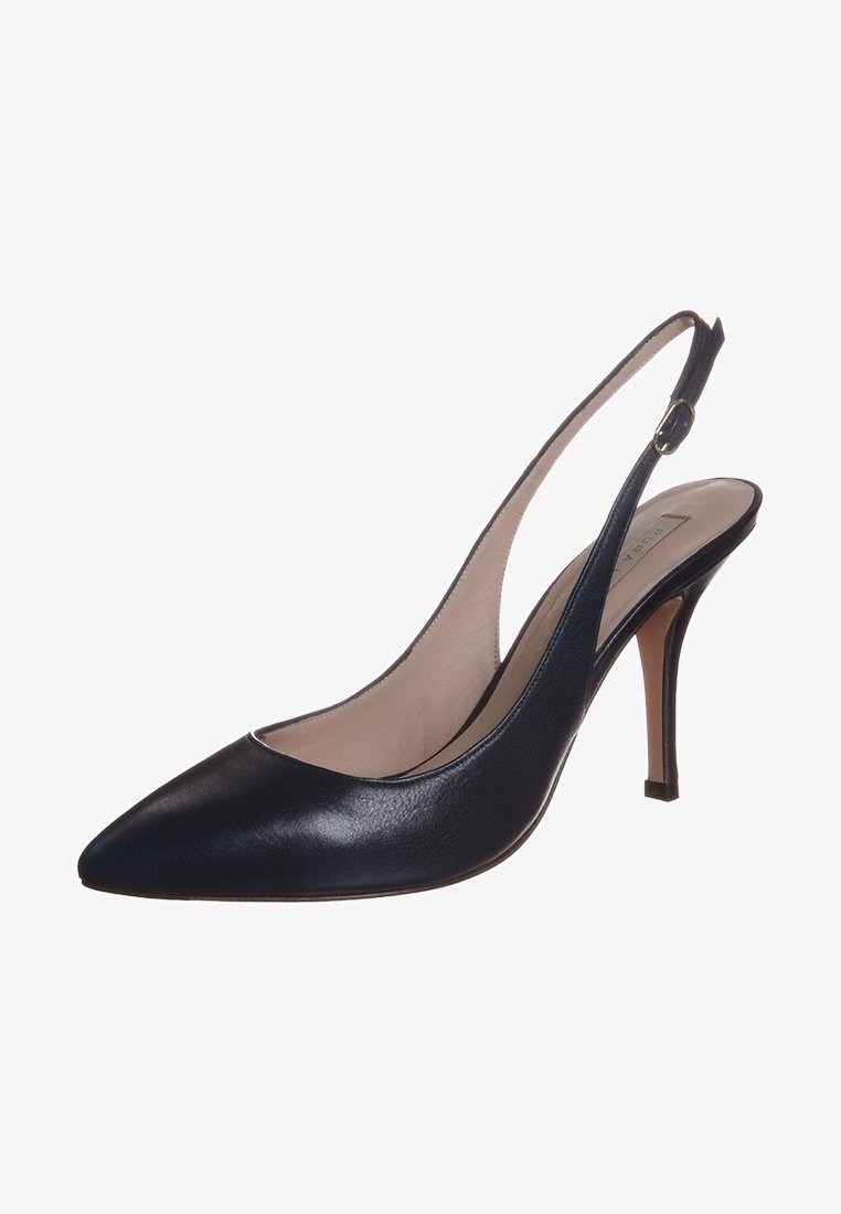 Námořnické kožené slingback lodičky s špičatou špičkou, tenkým podpatek a malou nastavitelnou sponou po straně; hladká textura a elegantní design.