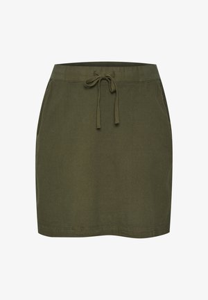 Pantaloni corti verdi in cotone con vita elasticizzata e stringa di regolazione. Presentano tasche laterali e una linea diritta con orlo appena sopra il ginocchio.