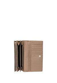 Portafoglio in pelle beige con più scomparti per carte, due compartimenti e una tasca con cerniera. Presenta una texture liscia e chiusura a scatto.