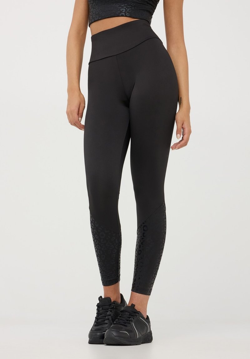 Terranova CON DETTAGLI MACULATI LUCCICANTI - Leggings - nero