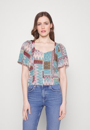 ONLY Tall ONLALMA LIFE TOP  - Μπλούζα - molten lava zigzag rhombus