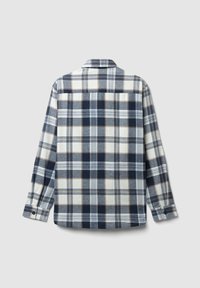 Camicia di flanella a scacchi con motivi blu navy, azzurro chiaro e beige. Presenta un colletto con bottoni e maniche lunghe con polsini a bottone.