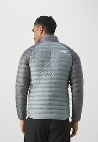 The North Face M BETTAFORCA LT DOWN JACKET - Jakna ispunjena paperjem - monument grey/smoked pearl