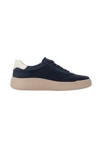 Baskets en daim bleu marine avec semelle beige striée et languette de talon blanche, vues de l'extérieur sur fond blanc.
