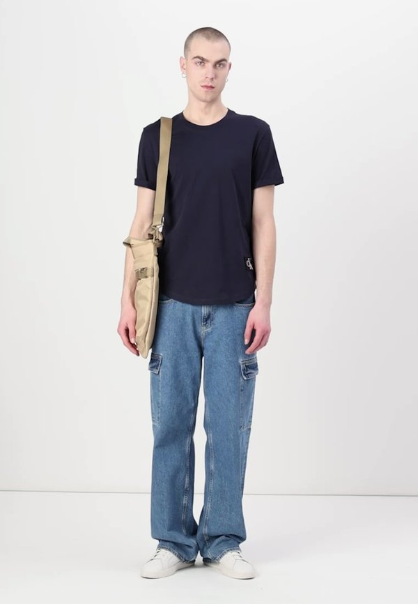 BADGE TURN UP SLEEVE - Basic T-shirt - night sky2