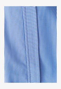 Valitud, blue stripe