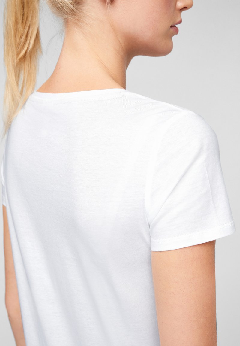 - basic white/weiß QS T-Shirt