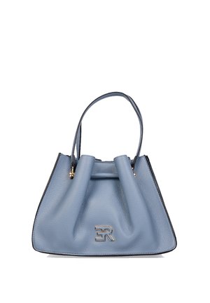 Borsa a mano in pelle azzurro chiaro con doppi manici e logo "ER" in argento sul davanti, esposta su uno sfondo bianco.