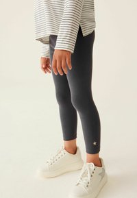 Mint Velvet Leggingek - Nadrágok - dark grey
