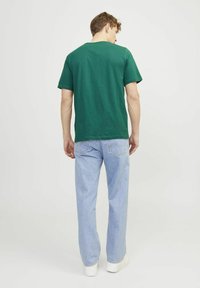 Jack & Jones RUNDHALS  - Camiseta estampada - storm