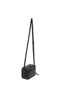 Sac en bandoulière rectangulaire noir en cuir, doté d'une fermeture zippée, d'une bandoulière ajustable et de détails de logo discrets à l'avant.
