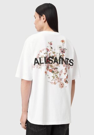 Hvid oversized t-shirt med blomsterdesign på ryggen og teksten "ALLSAINTS" i sort, korte ærmer og en løs pasform.