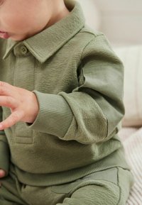 Next SET.  - REGULAR FIT - Treningo apatinė dalis - khaki green