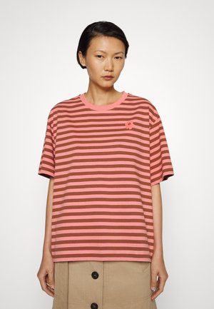 TILDRA TASARAITA UNIKKO - Print T-shirt - peach/brown