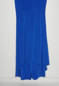 WAL G. MAYA HOODED - Φόρεμα από ζέρσεϊ - electric blue