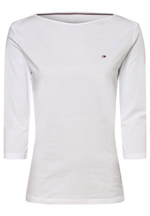Weißes eng anliegendes Langarmshirt mit Rundhalsausschnitt und kleinem Tommy Hilfiger Flaggenlogo auf der linken Brust.