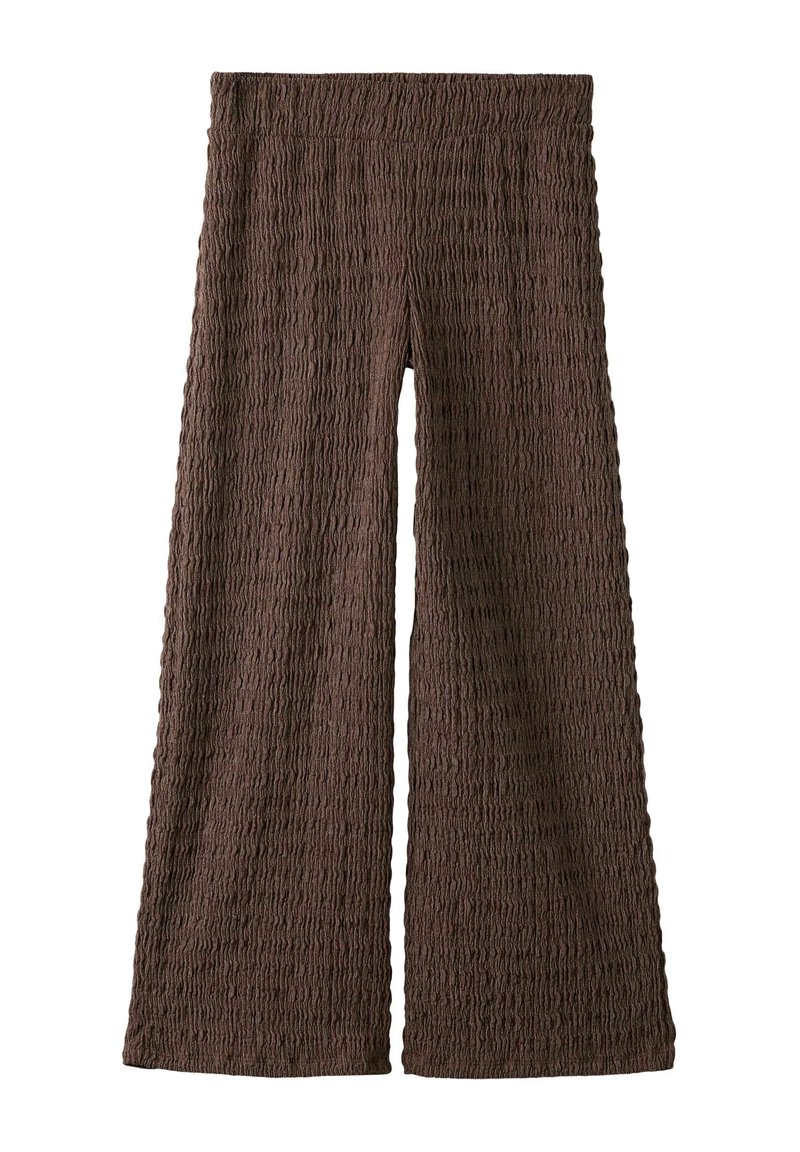 Pantalon marron à jambes larges en tissu texturé avec un motif côtelé, doté d'une ceinture élastique pour un ajustement confortable.