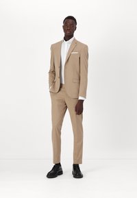 Isaac Dewhirst THE FASHION SUIT - Completo - light brown