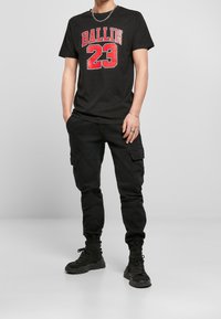 Mister Tee Triko s potiskem - black