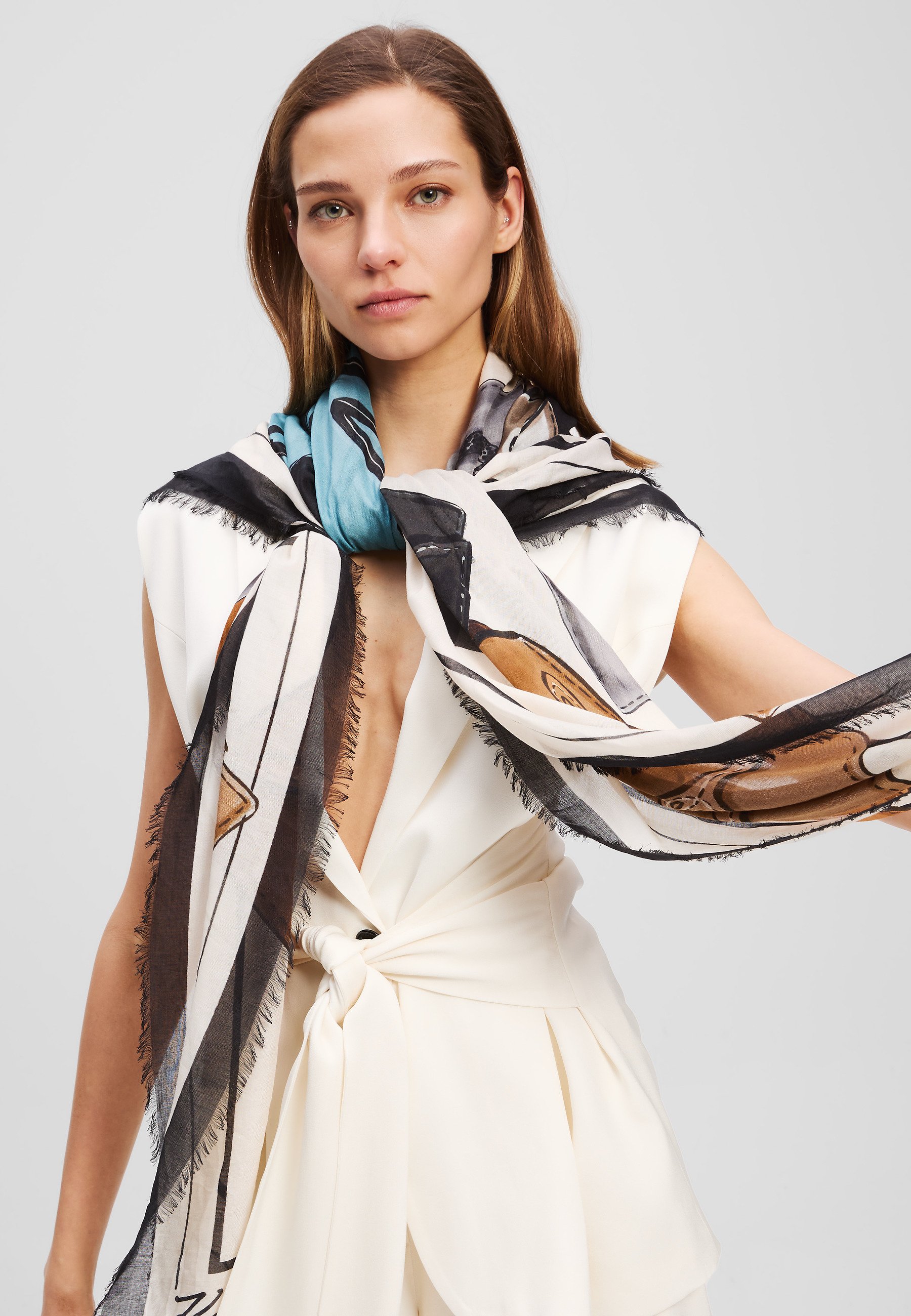 Foulard Carré Karl Lagerfeld En Soie - Vintage, Dimensions 87x88 Cm - Bleu, Occasion
