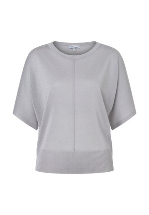 Pull en maille gris clair à manches courtes, col rond, détail de couture centrale et large bord-côtes à la taille.