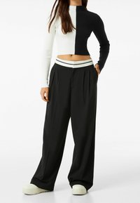 Bershka Pullover - black